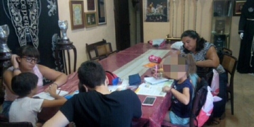 Hermanos de la Soledad ofrecen clases de apoyo a los niños acogidos por Cáritas
