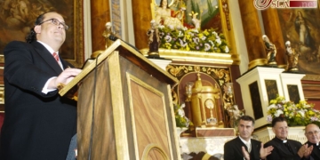 Hace diez años Antonio Alías cinceló en oro el Pregón de la Coronación a la Pastora