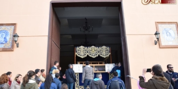 El palio de la Virgen de las Penas se encuentra ya también en la parroquia de la Ardila