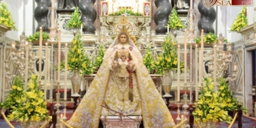 Los gaditanos veneran a la Virgen del Rosario los días previos a Pentecostés