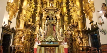 Los cofrades del Carmen de Cádiz celebraron el VIII aniversario de la Coronación Canónica