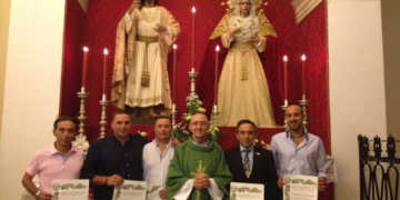 Cristo Rey homenajea a los hermanos que cumplen sus bodas de plata en la hermandad