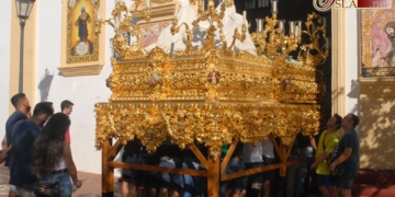 El paso del Huerto llega a la Pastora como preámbulo de la salida extraordinaria