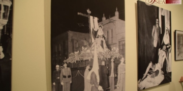 75 años de Caridad en una exposición de fotografías en blanco y negro
