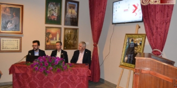 José Muñoz y Manuel Trujillo explicaron los detalles del arte del bordado en la JCC