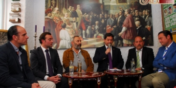 Cinco capataces, de estilos distintos, debatieron sobre la carga en la abacería ‘La Cañailla’
