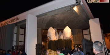 Los pasos de Afligidos y Vera-Cruz ya descansan en la iglesia del Santo Cristo