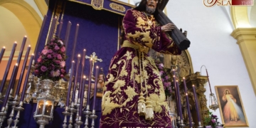 Jesús Nazareno recibe en la Iglesia Mayor la devoción de los isleños en su Besapié