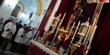 El Vía-Crucis de Misericordia se celebró en el interior de la Pastora por el Levante
