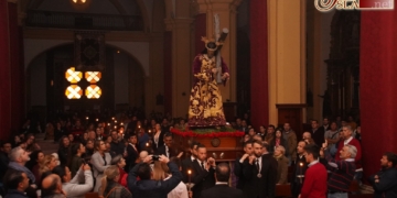 Jesús Nazareno ha sido trasladado esta noche rodeado de fieles al altar de Quinario