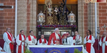 Un Solemne Pontifical a la altura de dos siglos y medio de devoción nazarena en La Isla