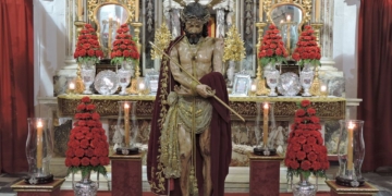 La espera se acorta en Cádiz con los besamanos del Domingo de Pasión
