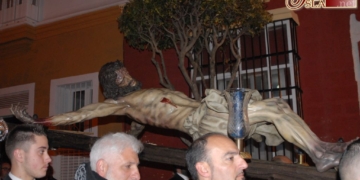 Besapié y Vía-Crucis junto al Cristo de la Sangre para finalizar el Sábado de Pasión