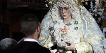 El Besamano a la Esperanza Macarena abre una semana histórica en la Catedral sevillana