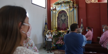 El Ángelus del lunes de salida: los rocieros rezaron emocionados ante el Simpecado