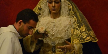 La Virgen de la Estrella recibió la donación de un grupo de devotos de una cruz pectoral de plata