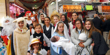 Los más jóvenes de la Hermandad del Santo Entierro… montaron el Belén