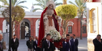 Los hermanos de Desamparados acompañaron a su dolorosa en el tradicional rosario de la aurora