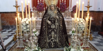 La Virgen del Mayor Dolor de Buena Muerte en besamano durante todo el día