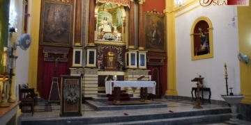 Retiran la balaustrada de madera del altar mayor de la Iglesia de la Divina Pastora