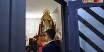 El rosario de inicio del Adviento en San José Artesano se rezó en el interior del templo