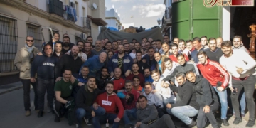 La cuadrilla del Nazareno se estrenó bajo los palos del paso de los Servitas