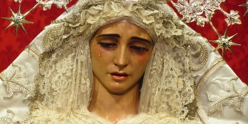 Besamano a María Santísima de la Paz