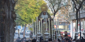 Rosario extraordinario con María Stma. del Refugio (Sevilla)
