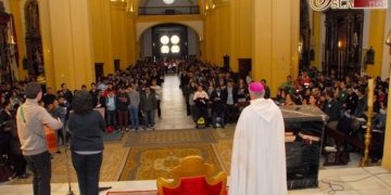 La Iglesia Mayor se quedó pequeña para albergar al Encuentro Diocesano de Jóvenes