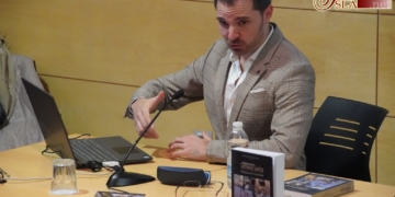 Fernández Paradas analiza la pedagogía para la sociedad de la Semana Santa del siglo XXI