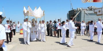El Arsenal de la Carraca ha acogido esta mañana la tradicional Bendición del Mar