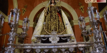 La Virgen del Carmen ya en su paso preparada para el traslado del domingo