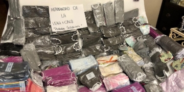 Vera-Cruz entrega 1132 mascarillas para Cáritas del Santo Cristo y ASPADEMIS