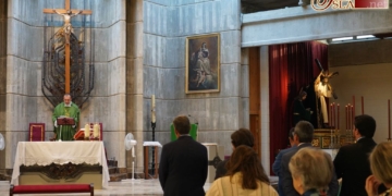 Los hermanos de Afligidos se despiden de sus Titulares previo a su traslado a Cádiz