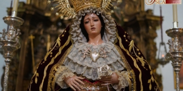 La Virgen de los Dolores de Nazareno en Besamano en la Iglesia Mayor todo el día