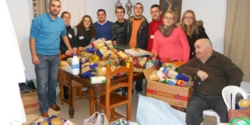 Prendimiento recoge alimentos para la campaña de Navidad