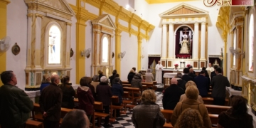 La capilla de la Vera-Cruz acogió la eucaristía por el patrón de los jóvenes cofrades