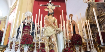 Jesús Atado y Flagelado recibe durante todo el día a sus fieles en devoto Besapié