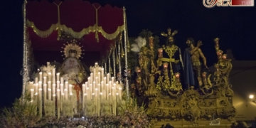 La primavera florece en el Parque al paso de Jesús del Prendimiento y la Virgen del Buen Fin