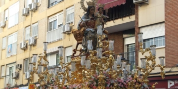 Besamanos y la salida de la Auxiliadora de Triana centraron la pasada semana en Sevilla