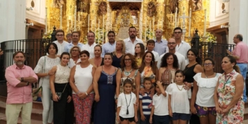 El coro ‘Romeros de La Isla’ cantó ante la Virgen del Rocío en su sabatina