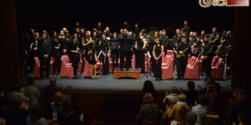 San José Artesano pone en pie al Teatro Las Cortes en un concierto exigente