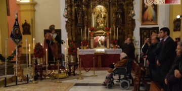 Un altar efímero para celebrar la festividad de San Juan Evangelista en la Soledad