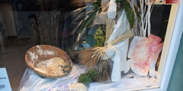 La floristería Malayerba gana el concurso de escaparates de Corpus de ACOSAFE