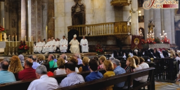 La Catedral de Cádiz acogió la consagración diocesana al Sagrado Corazón de Jesús
