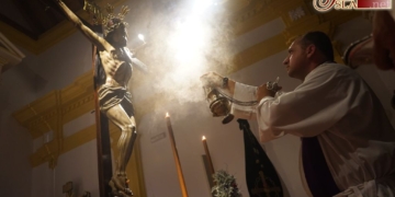 La Isla se despide del Cristo de la Vera-Cruz antes de su restauración por Pedro Manzano
