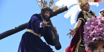 Un ministro, un frontal tallado y más de nueve horas de devoción junto a Jesús de las Tres Caídas
