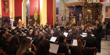 Dos marchas de estreno y una Iglesia Mayor repleta para escuchar ‘Jesús Nazareno’