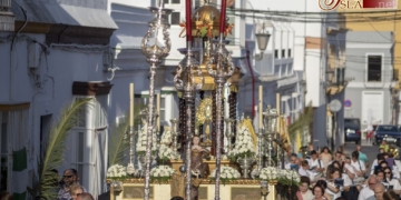 Las calles del barrio de la Pastora acogieron un año más al cortejo del Corpus parroquial