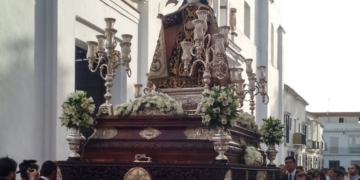 Santa Teresa procesionó por las calles de Sanlúcar de Barrameda para celebrar el V centenario